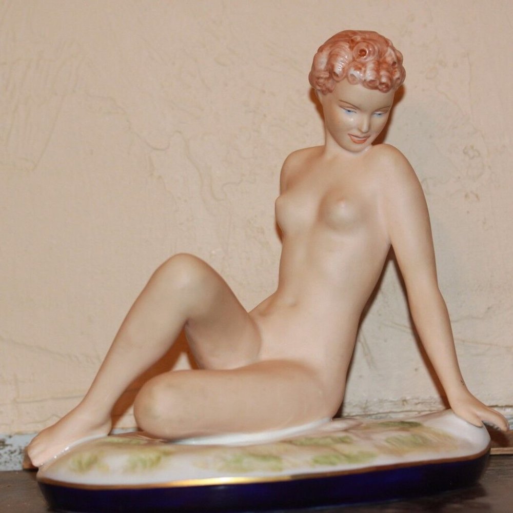INTAGE ROYAL DUX NUDE WOMAN BOHEMIA HAND PAINTED, CZECH REPUBLIC, PINK TRIANGLE